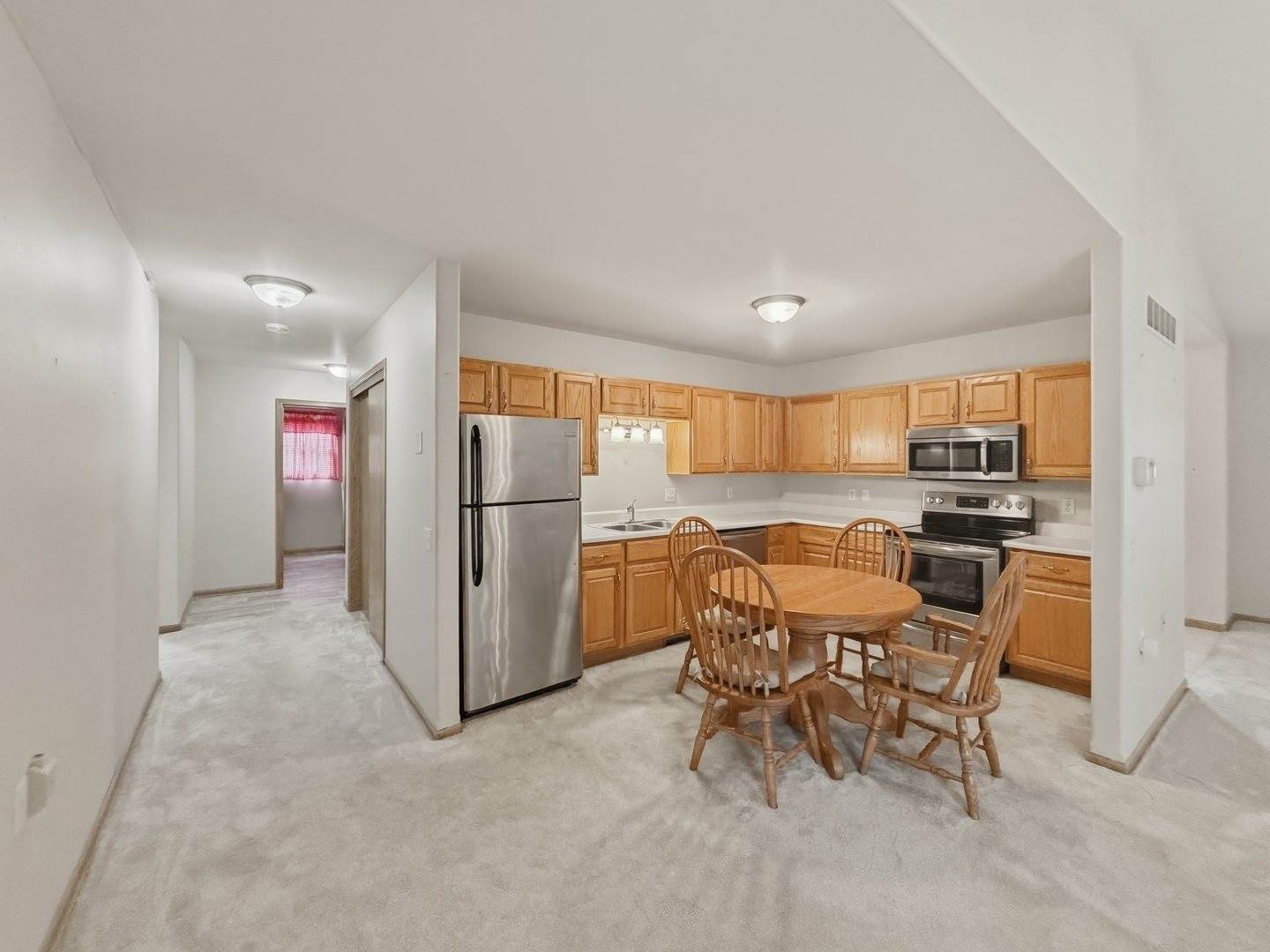 771 South Parkcrest Drive, Freeport, IL 61032