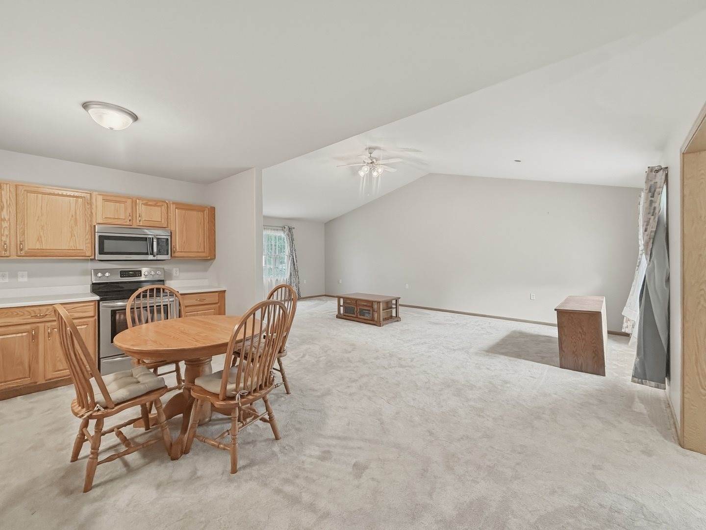 771 South Parkcrest Drive, Freeport, IL 61032