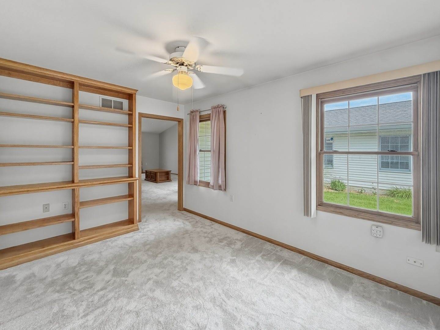 771 South Parkcrest Drive, Freeport, IL 61032