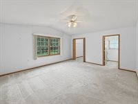 771 South Parkcrest Drive, Freeport, IL 61032