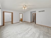 771 South Parkcrest Drive, Freeport, IL 61032