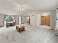 771 South Parkcrest Drive, Freeport, IL 61032