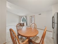 771 South Parkcrest Drive, Freeport, IL 61032