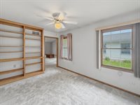 771 South Parkcrest Drive, Freeport, IL 61032