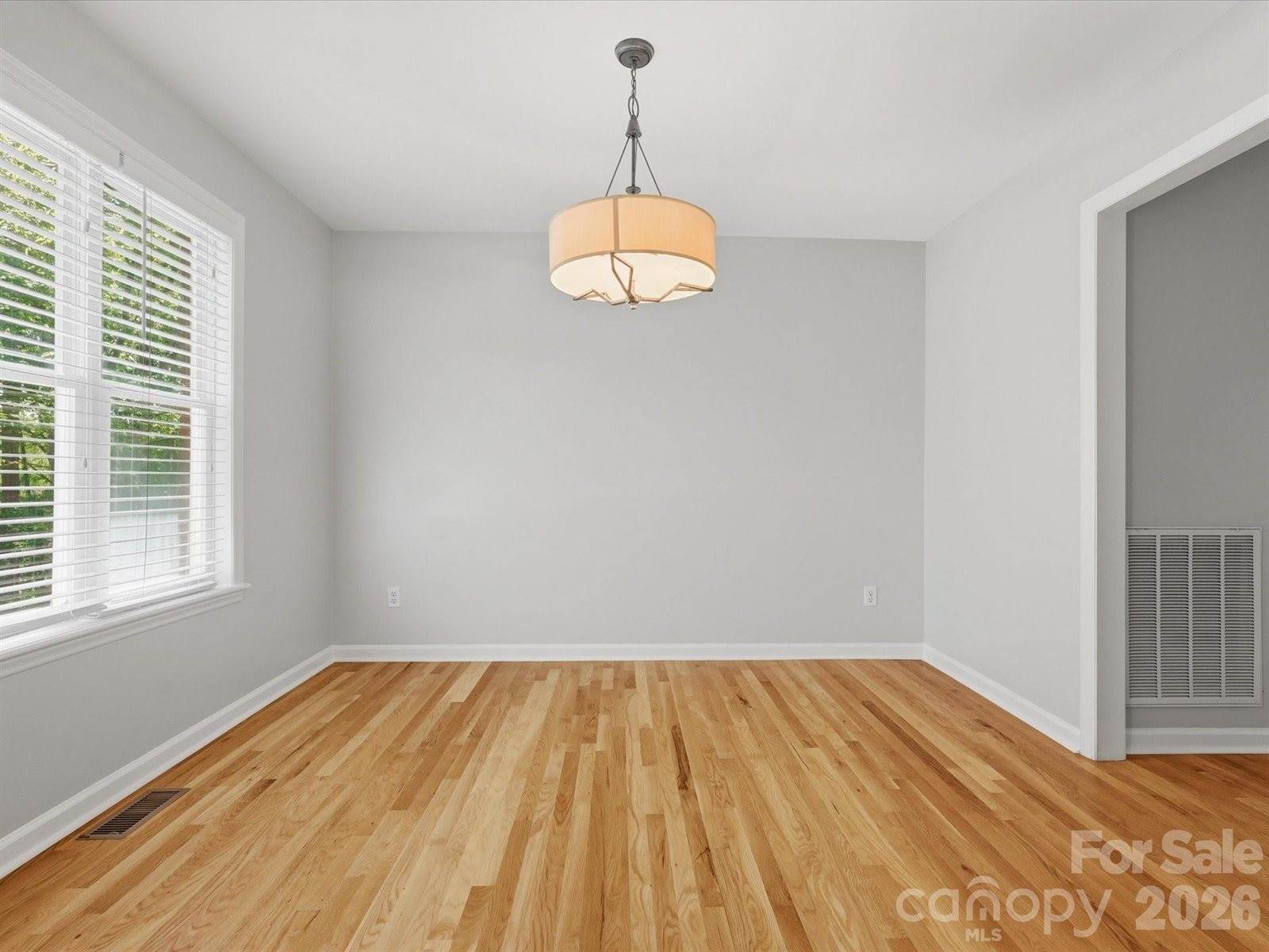419 Whitefriars Lane, Matthews, NC 28105