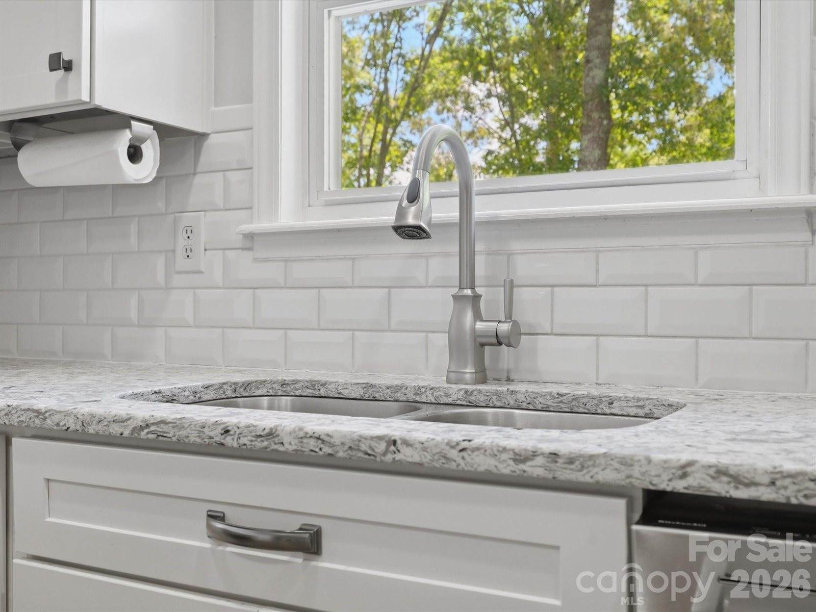 419 Whitefriars Lane, Matthews, NC 28105
