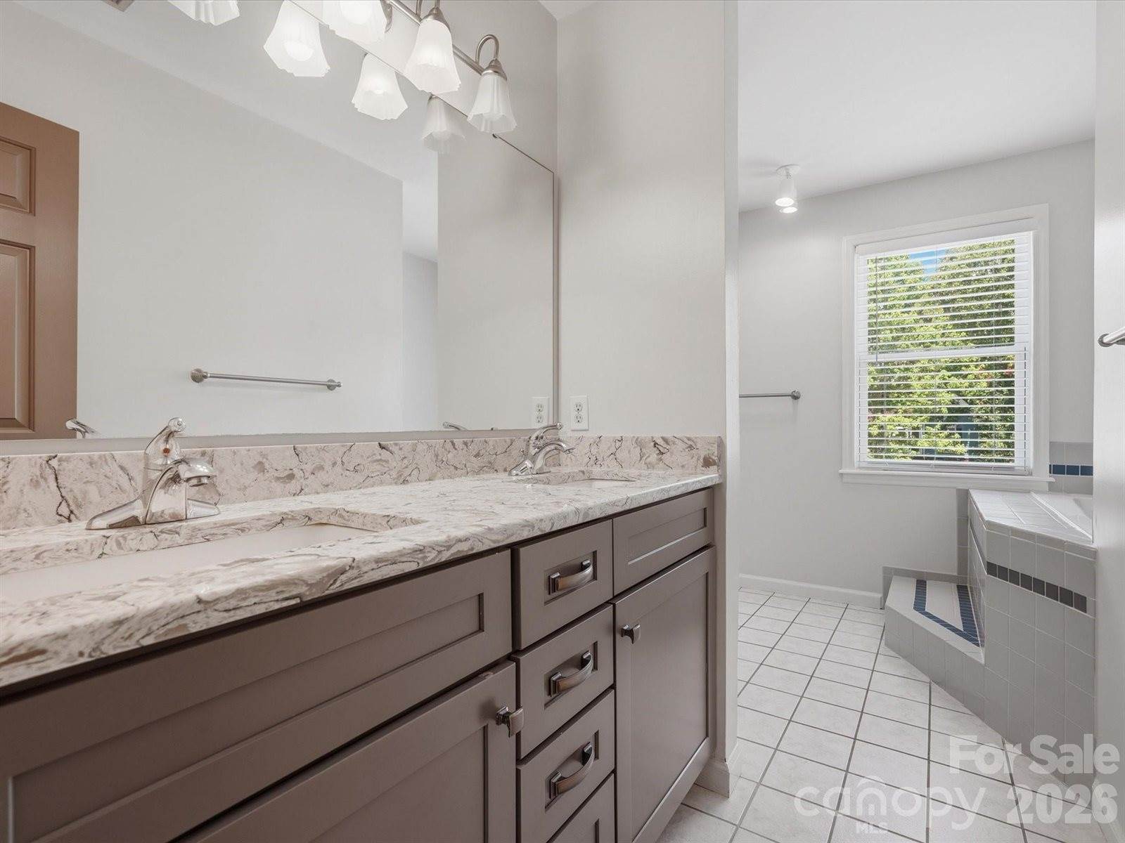 419 Whitefriars Lane, Matthews, NC 28105