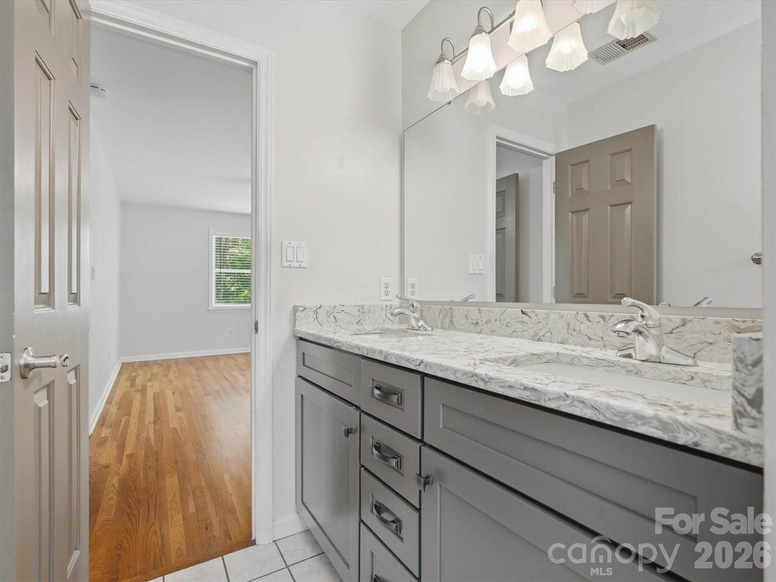 419 Whitefriars Lane, Matthews, NC 28105