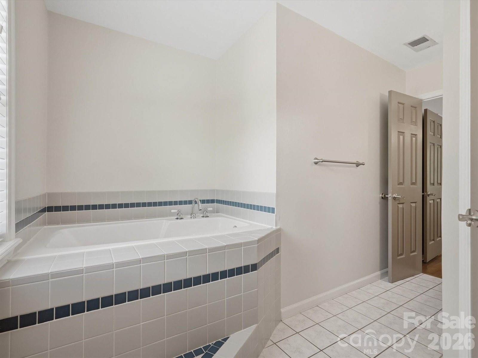419 Whitefriars Lane, Matthews, NC 28105