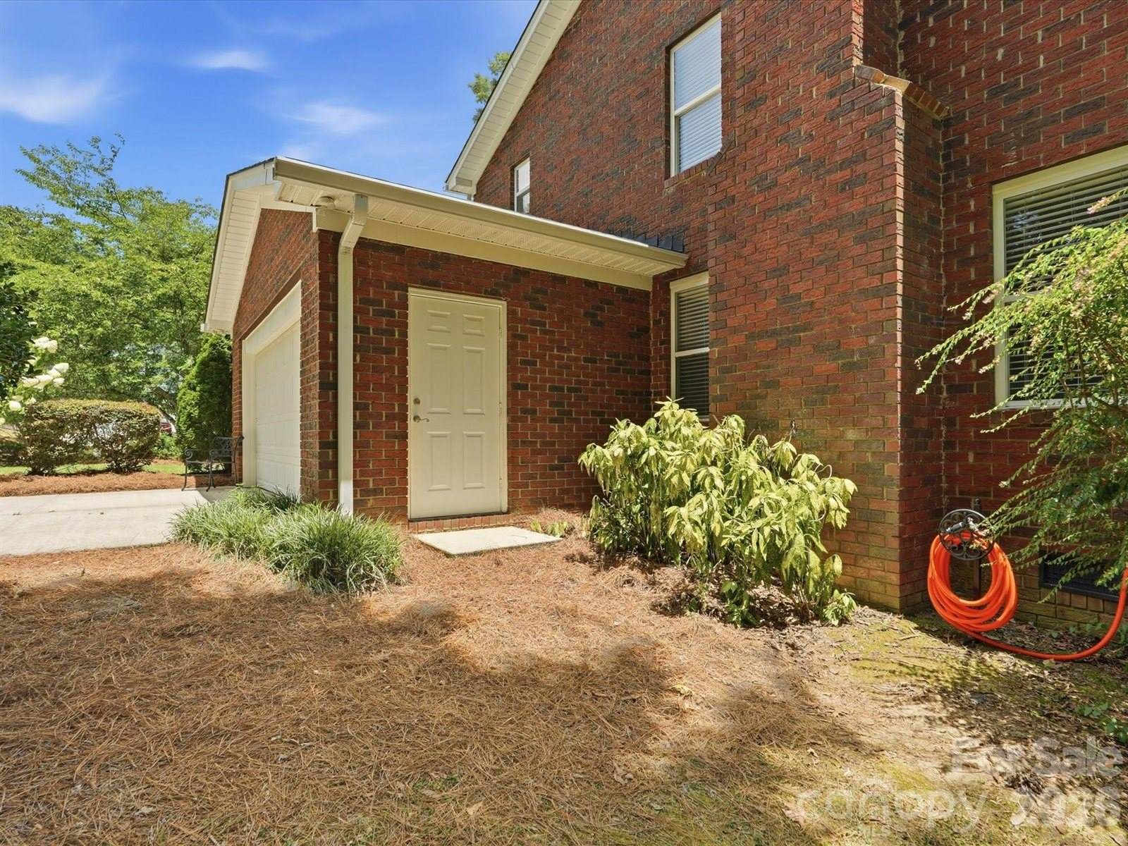 419 Whitefriars Lane, Matthews, NC 28105