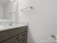 419 Whitefriars Lane, Matthews, NC 28105