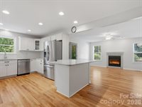 419 Whitefriars Lane, Matthews, NC 28105