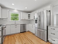 419 Whitefriars Lane, Matthews, NC 28105