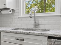 419 Whitefriars Lane, Matthews, NC 28105