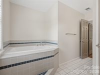 419 Whitefriars Lane, Matthews, NC 28105