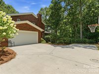 419 Whitefriars Lane, Matthews, NC 28105