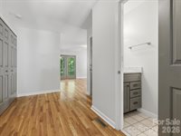 419 Whitefriars Lane, Matthews, NC 28105
