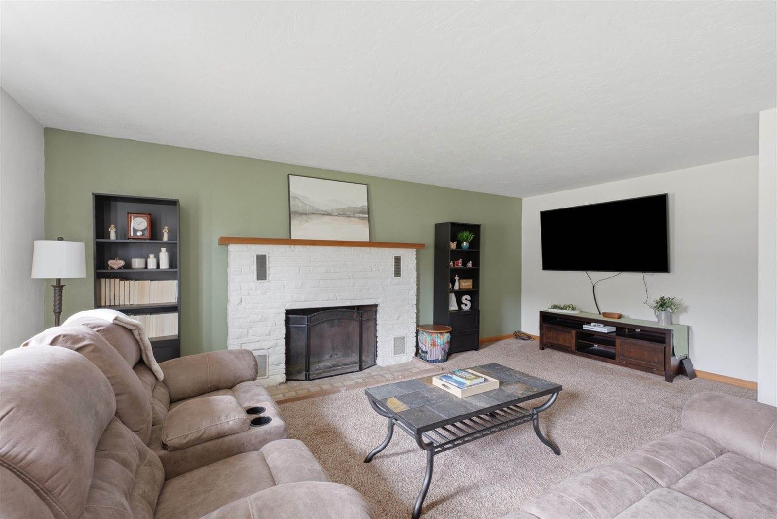 2808 West 3rd Street, Coal Valley, IL 61240