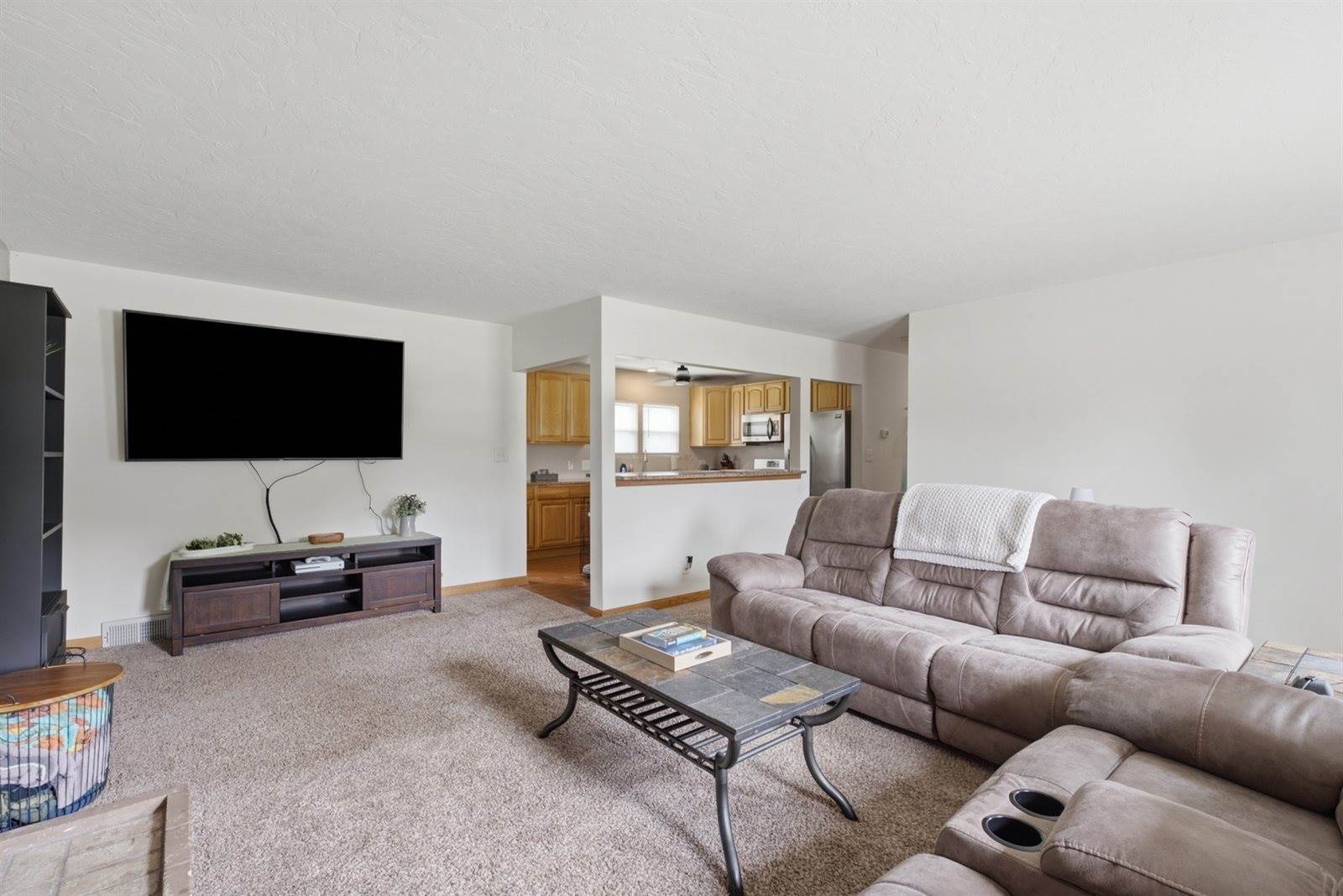 2808 West 3rd Street, Coal Valley, IL 61240