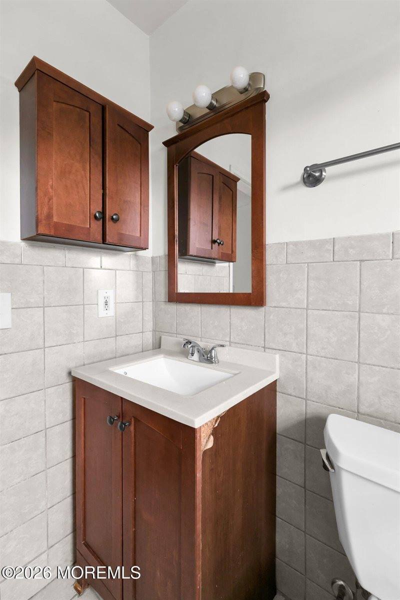 15 Azalea Court, Eatontown, NJ 07724