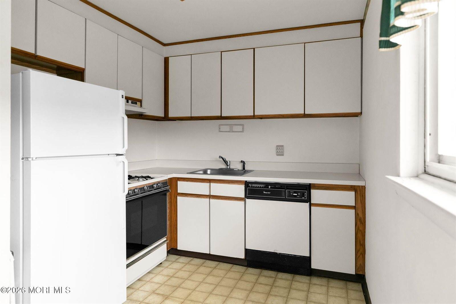 15 Azalea Court, Eatontown, NJ 07724