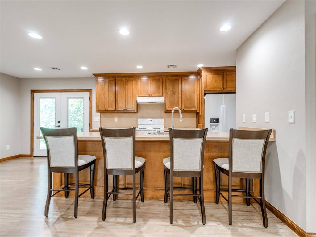 16802 Creek Valley Lane, Newalla, OK 74857