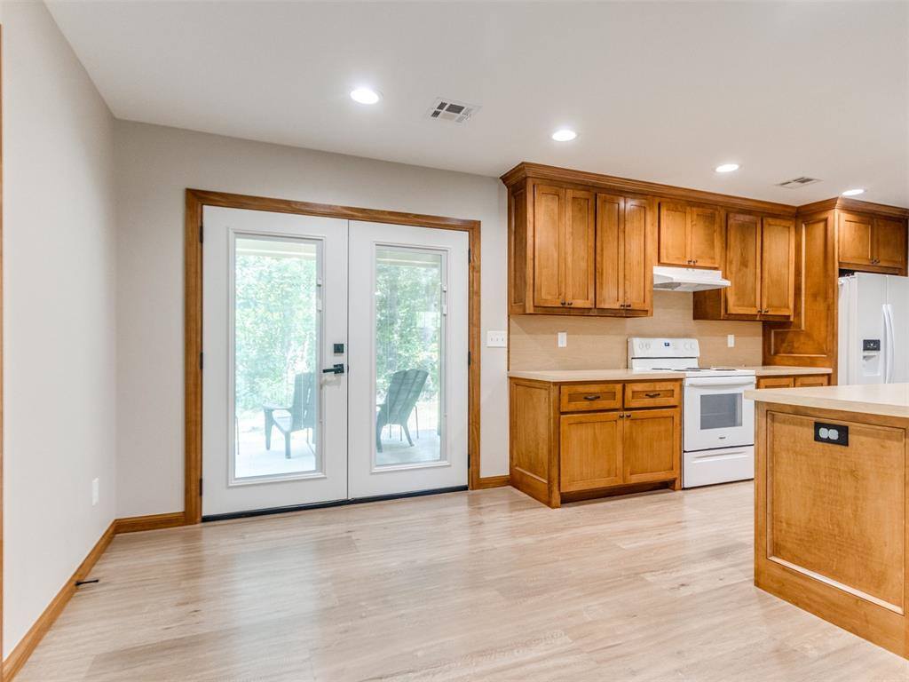 16802 Creek Valley Lane, Newalla, OK 74857