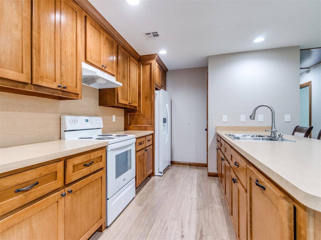16802 Creek Valley Lane, Newalla, OK 74857