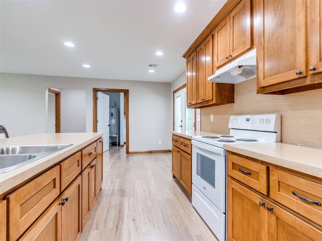16802 Creek Valley Lane, Newalla, OK 74857