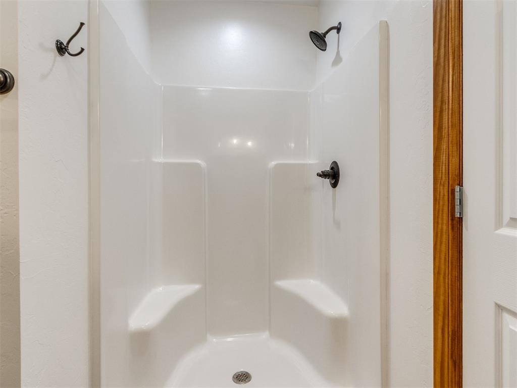 16802 Creek Valley Lane, Newalla, OK 74857