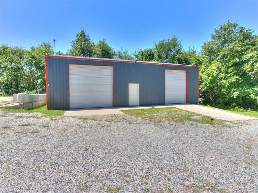 16802 Creek Valley Lane, Newalla, OK 74857