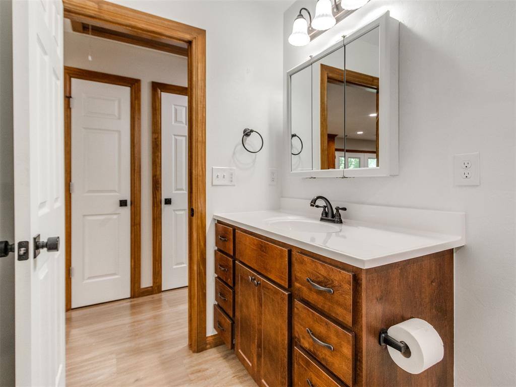 16802 Creek Valley Lane, Newalla, OK 74857