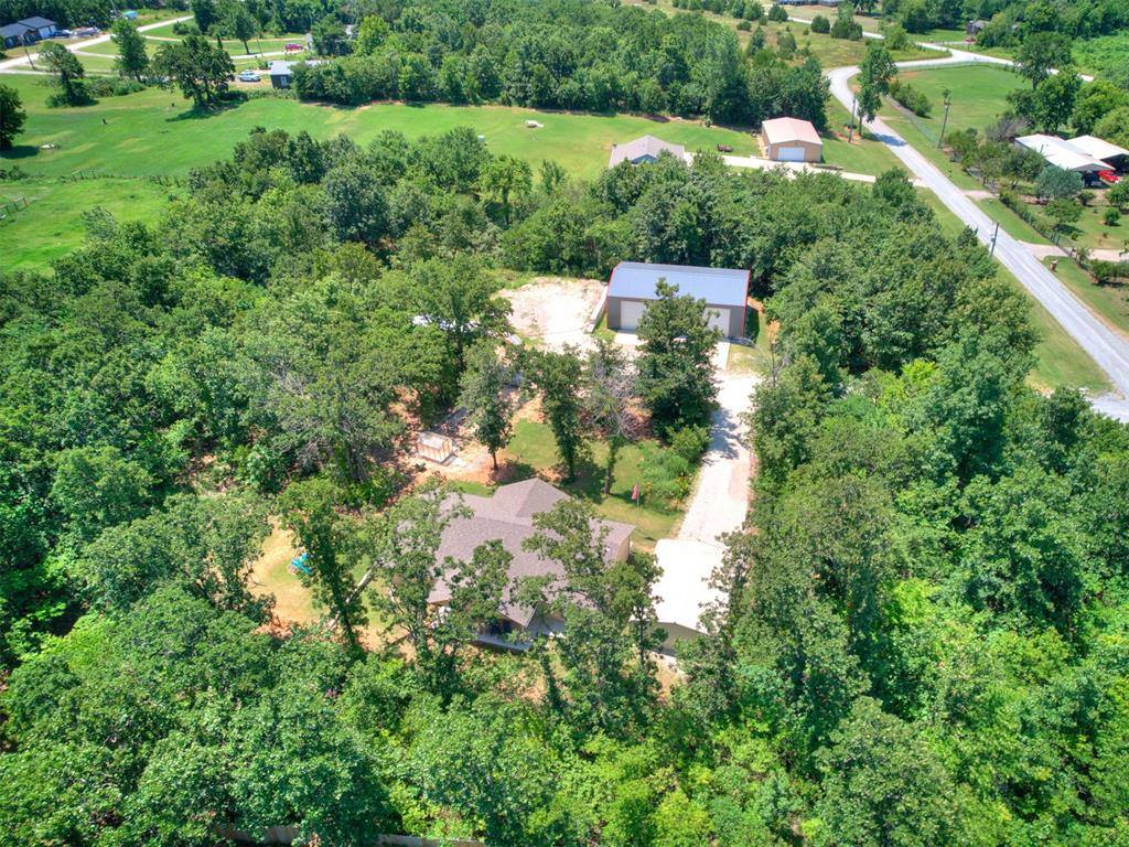 16802 Creek Valley Lane, Newalla, OK 74857