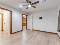 16802 Creek Valley Lane, Newalla, OK 74857