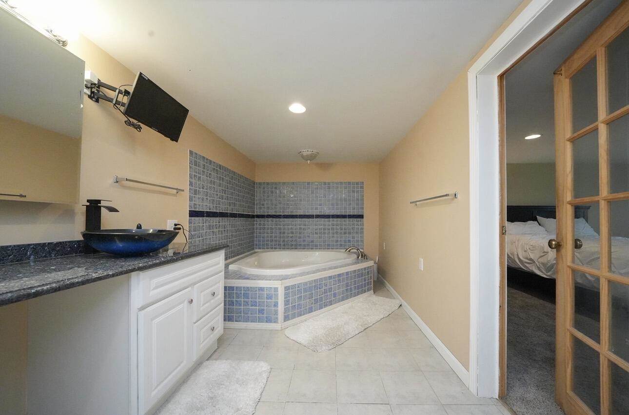 50 Water Street, Howland, ME 04448
