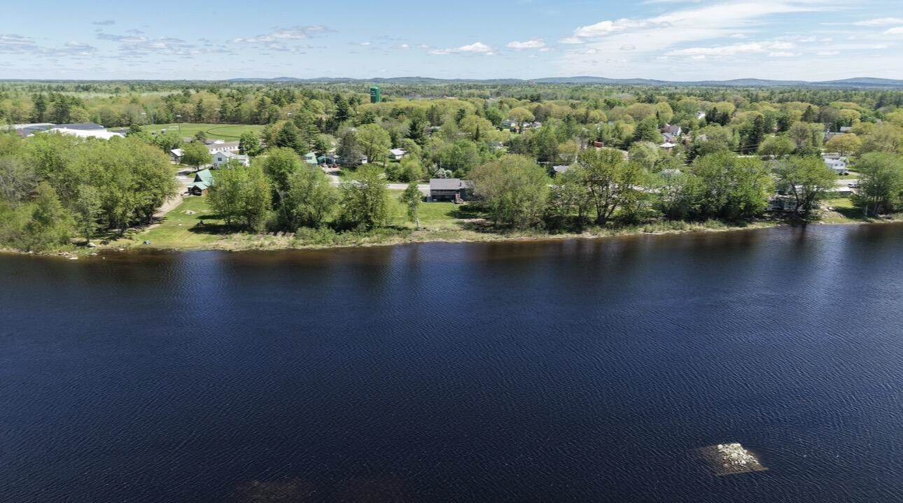 50 Water Street, Howland, ME 04448