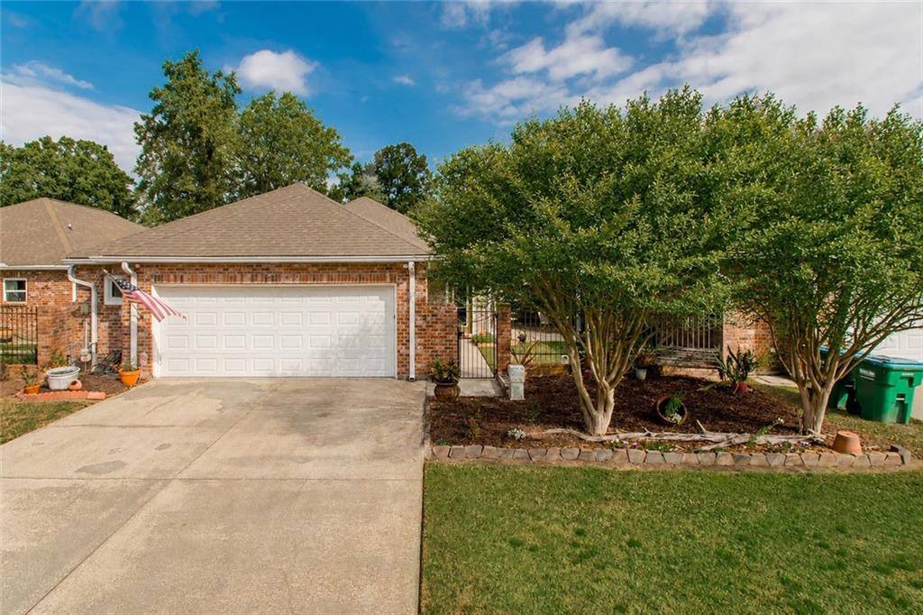 303 Secret Garden Lane, Denham Springs, LA 70726