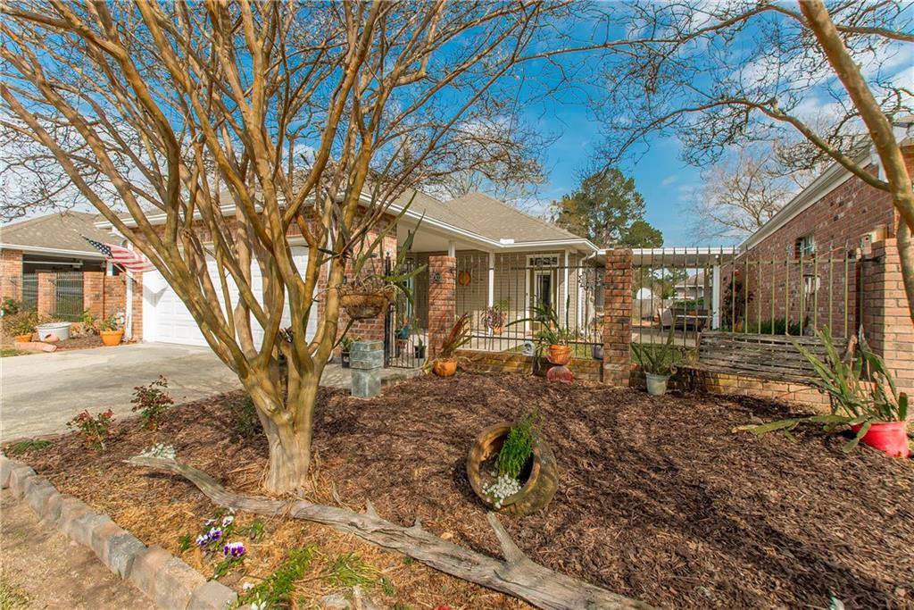 303 Secret Garden Lane, Denham Springs, LA 70726
