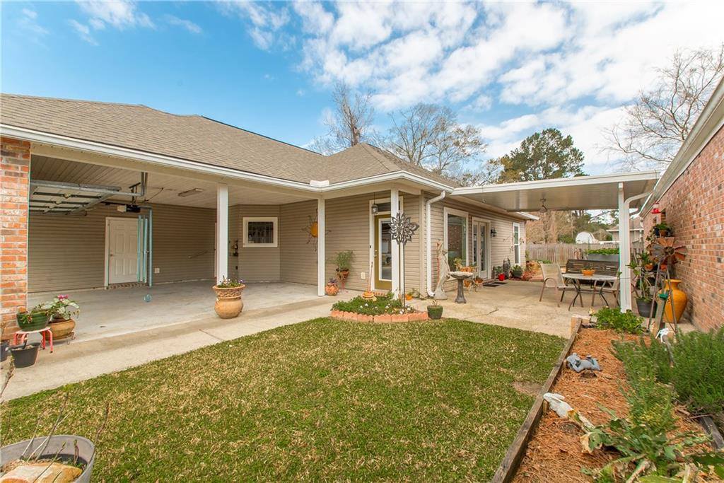 303 Secret Garden Lane, Denham Springs, LA 70726