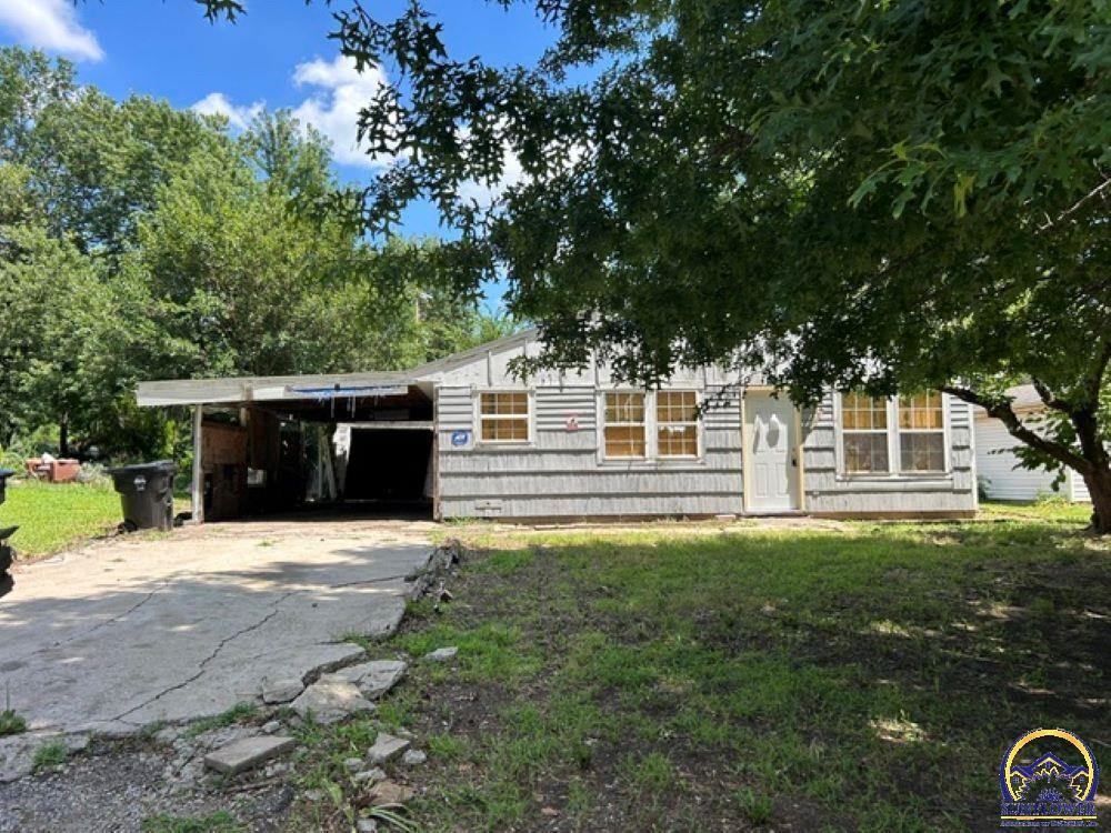 3326 SE Massachusetts AVE, Topeka, KS 66605
