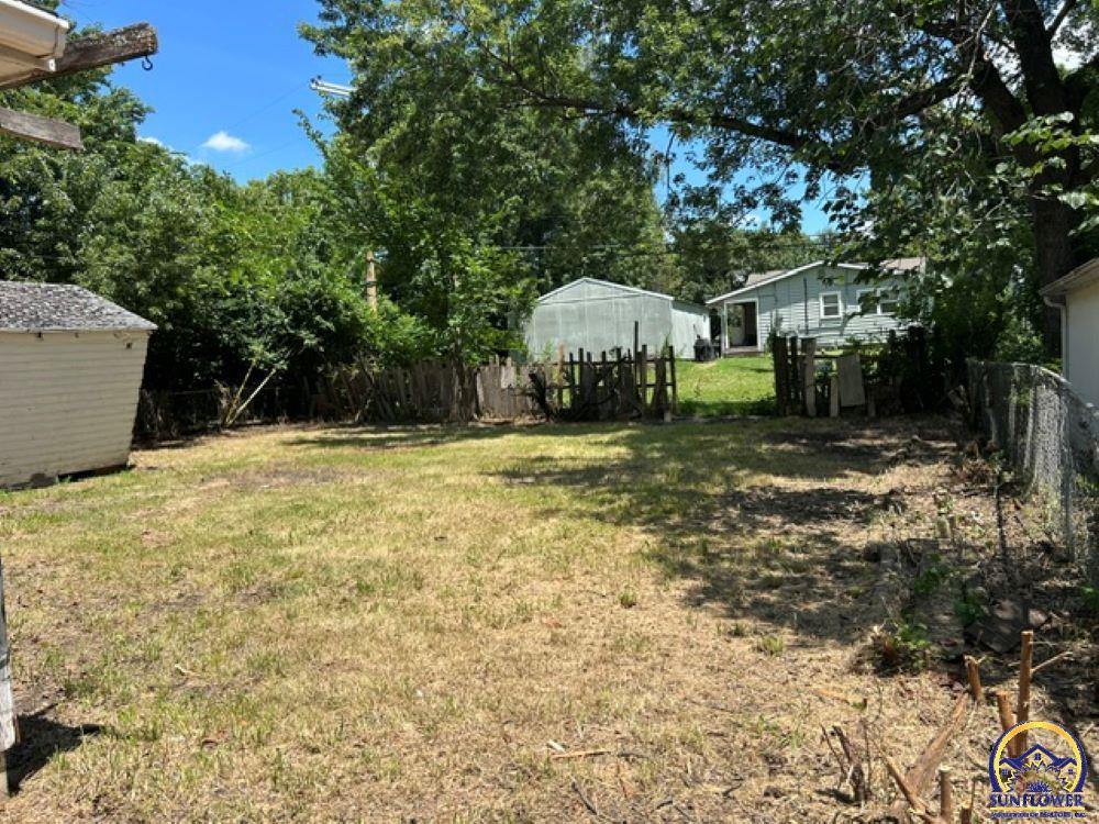 3326 SE Massachusetts AVE, Topeka, KS 66605