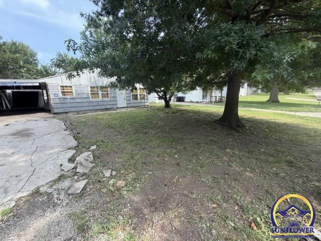3326 SE Massachusetts AVE, Topeka, KS 66605