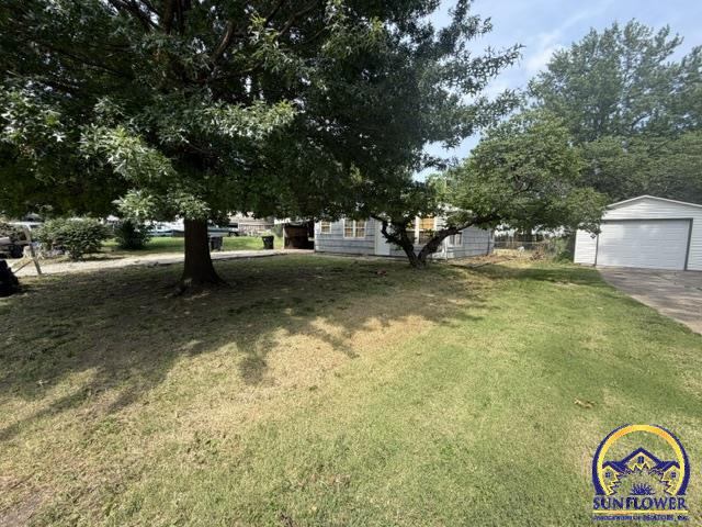 3326 SE Massachusetts AVE, Topeka, KS 66605