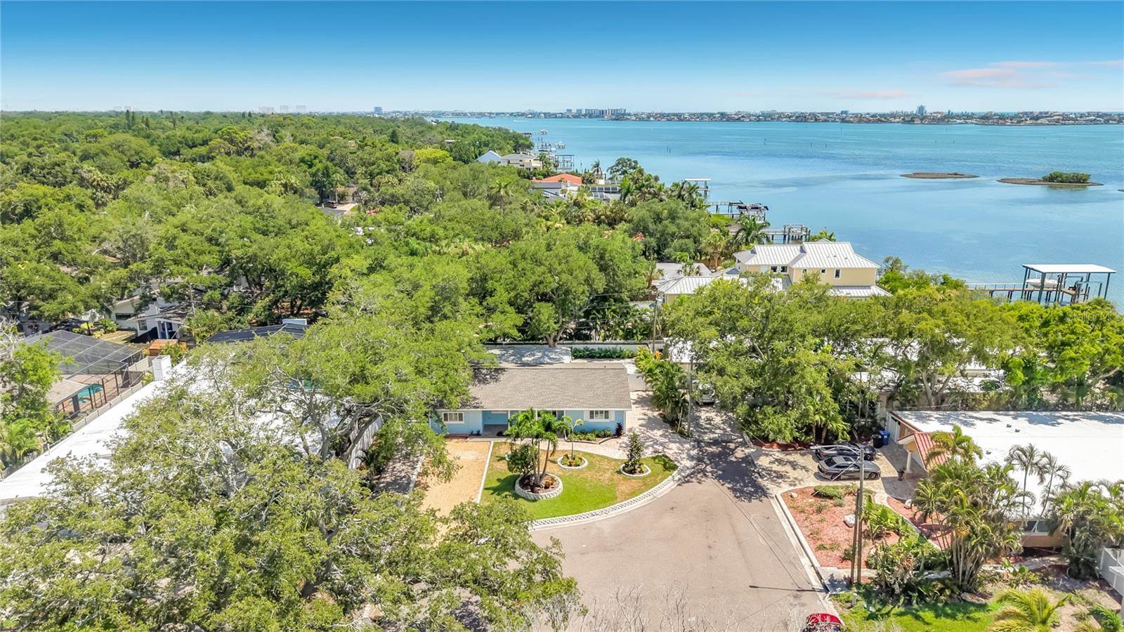 8270 30TH Avenue North, Saint Petersburg, FL 33710