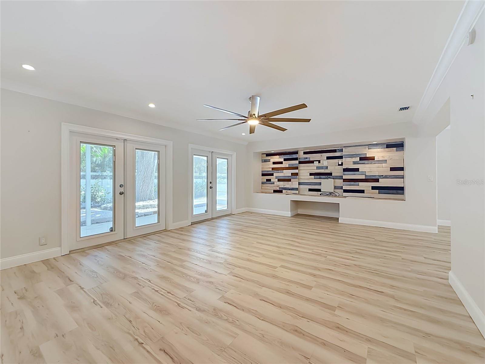 8270 30TH Avenue North, Saint Petersburg, FL 33710