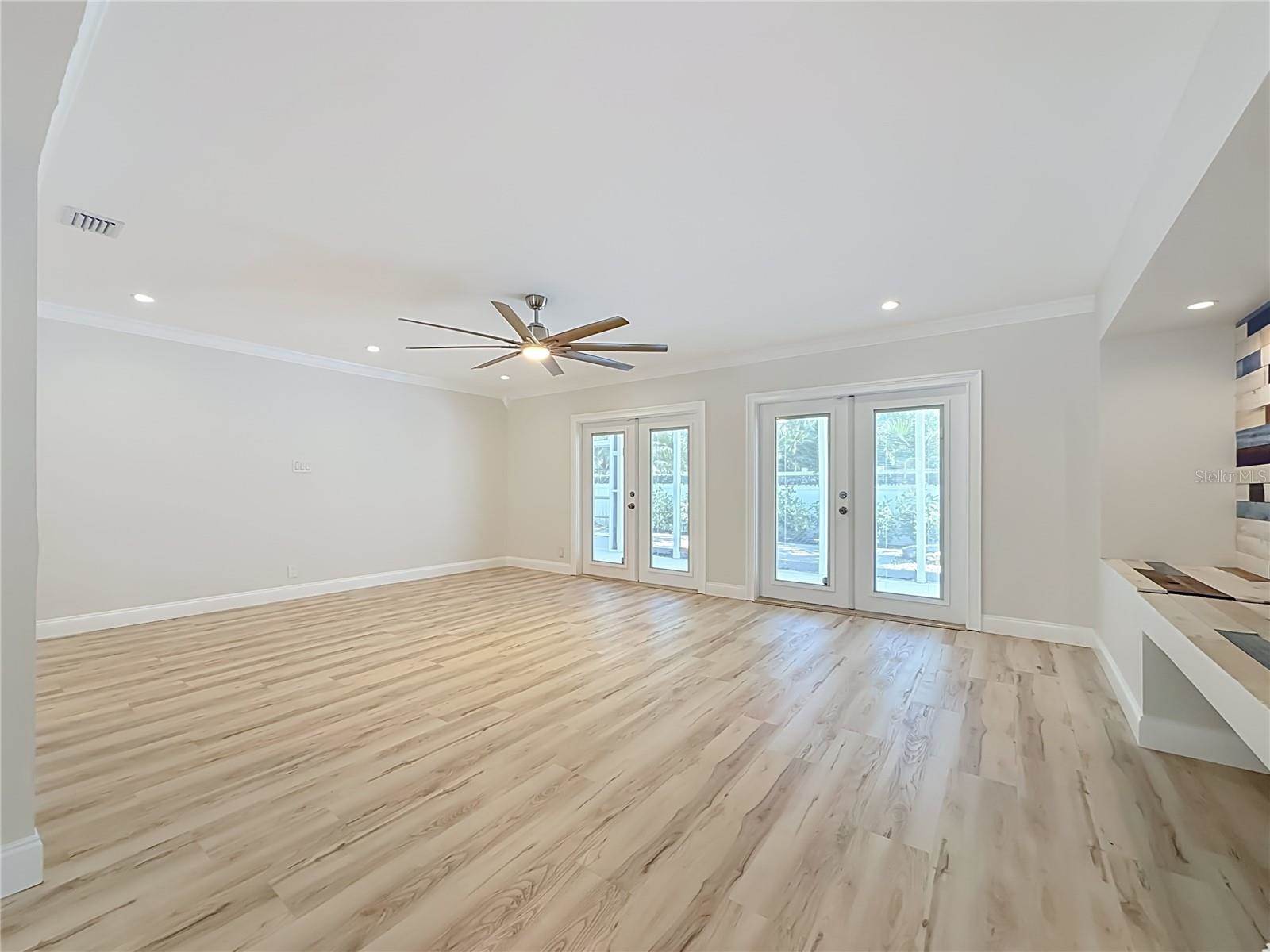 8270 30TH Avenue North, Saint Petersburg, FL 33710