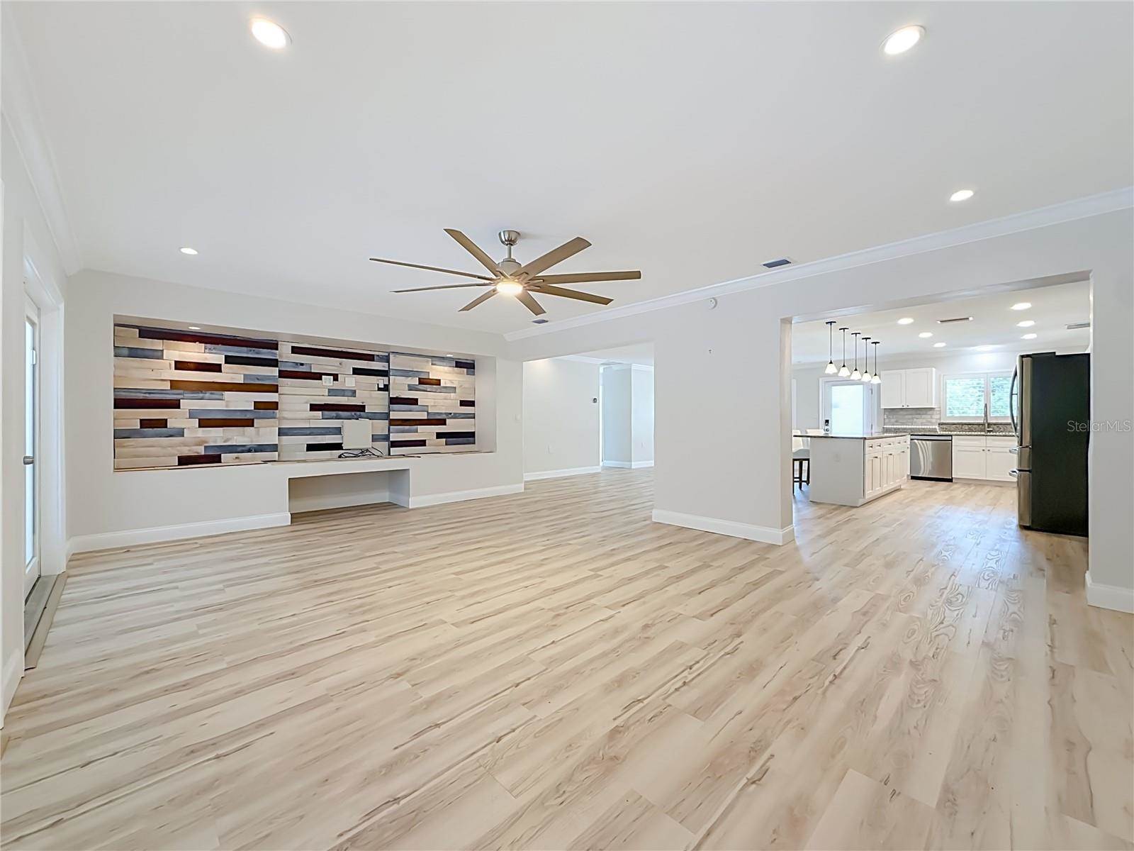 8270 30TH Avenue North, Saint Petersburg, FL 33710