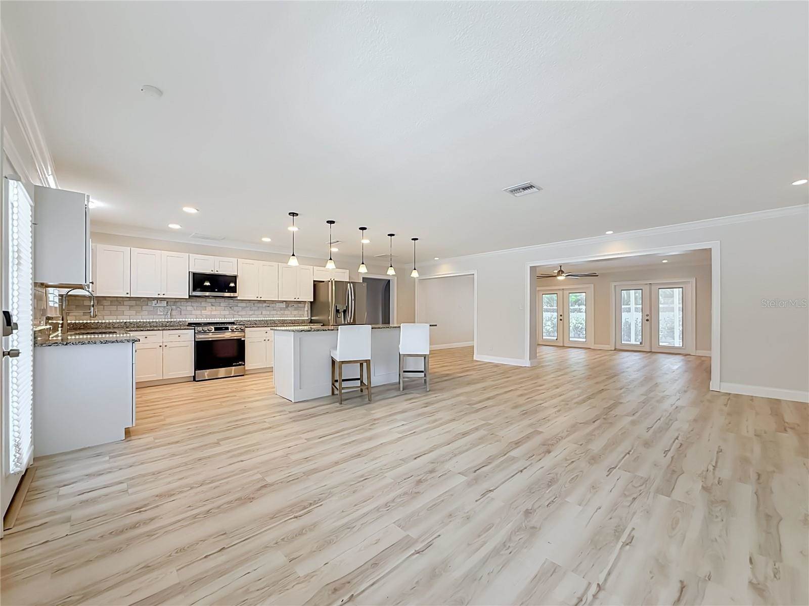 8270 30TH Avenue North, Saint Petersburg, FL 33710