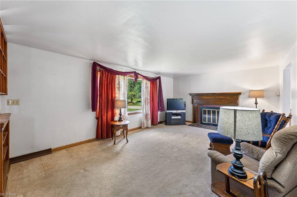 328 W. Wood St., Lowellville, OH 44436