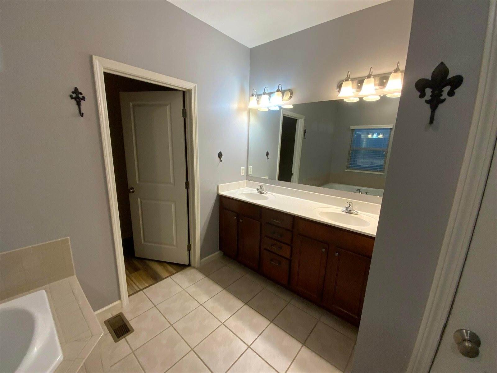 2178 Alum Crossing Drive, Lewis Center, OH 43035